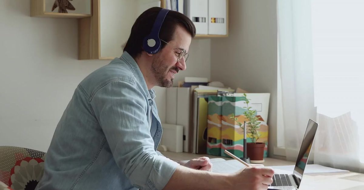 IB tutor teaching a student